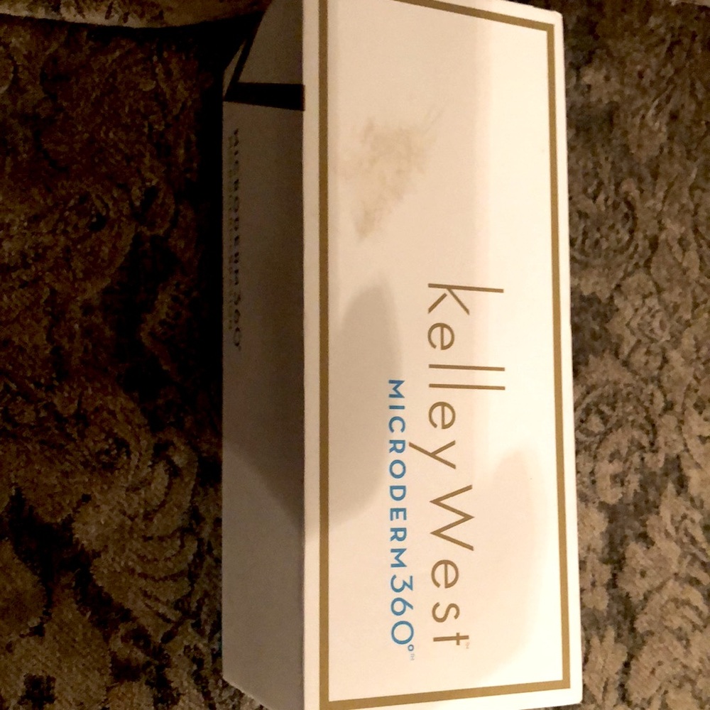KELLEY West Microdermabrasion tool with charger,pads,addtl body diamond tip.